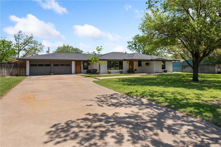 Property Photo:  2107 Elmwood Drive  TX 77802 