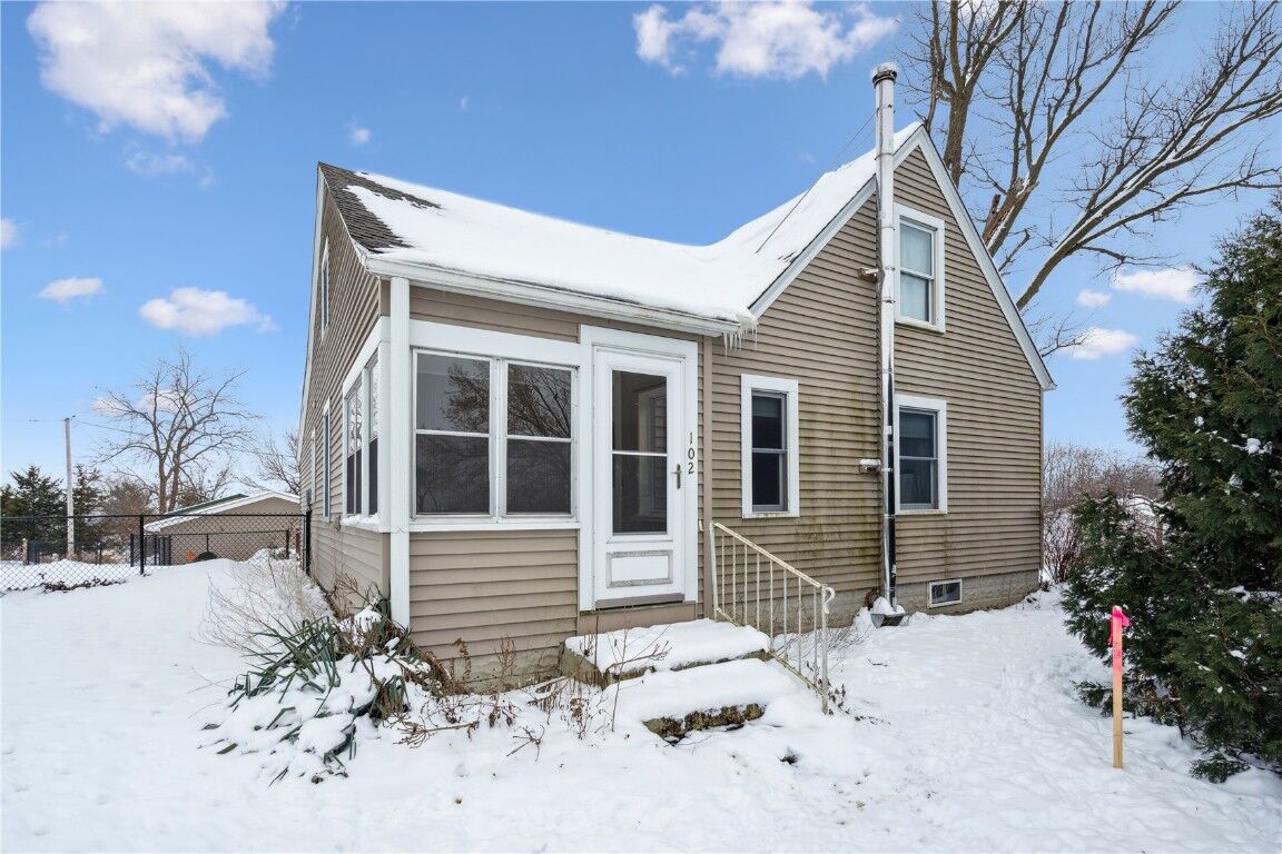 Property Photo:  102 Broadyway Street  IA 52358 