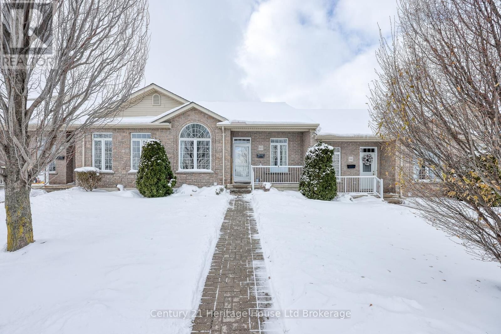 Photo de la propriété: 663 Southwood Way 4 ON N4S 9A6
