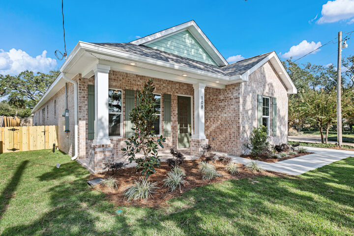 Property Photo:  108 Meigs Drive  FL 32579 