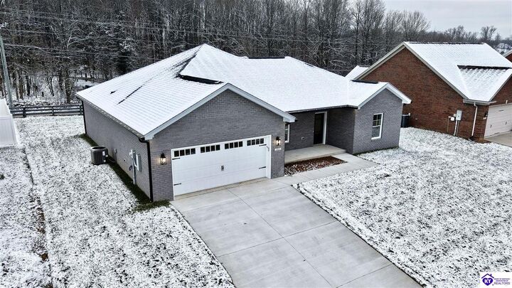 Property Photo:  902 Silktree Circle  KY 42701 