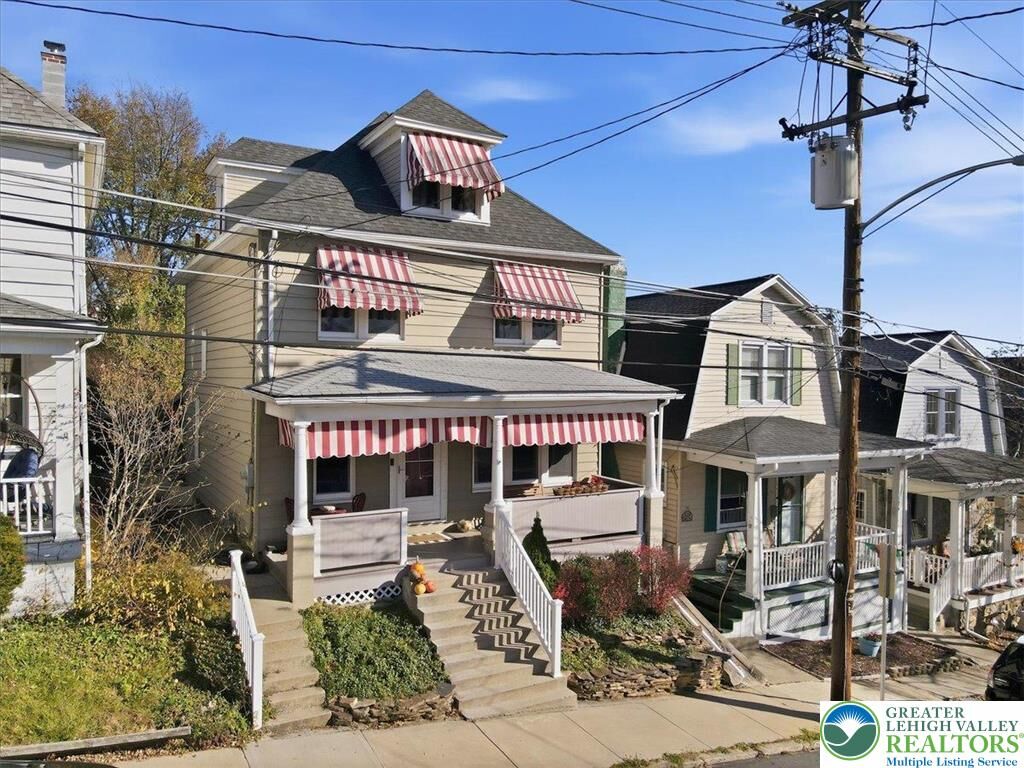 Property Photo:  851 Cattell Street  PA 18042 