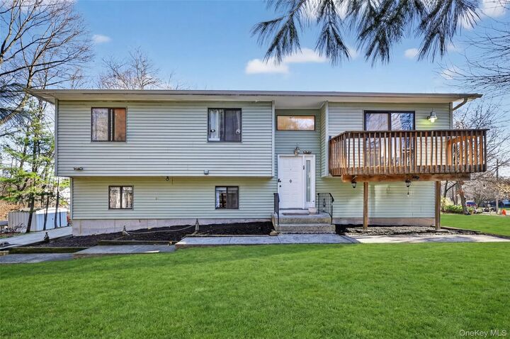 Property Photo:  10 Pauline Court  NY 10977 