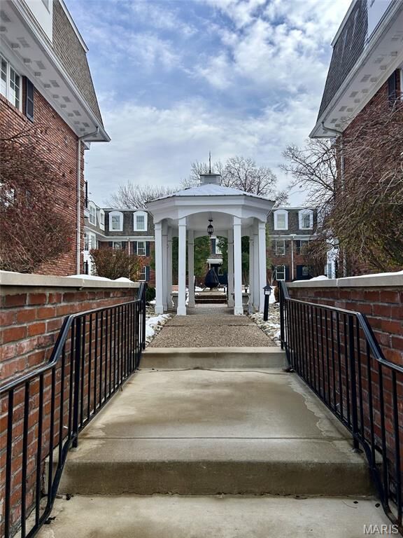 Property Photo: 524 N Kirkwood Road 2B MO 63122