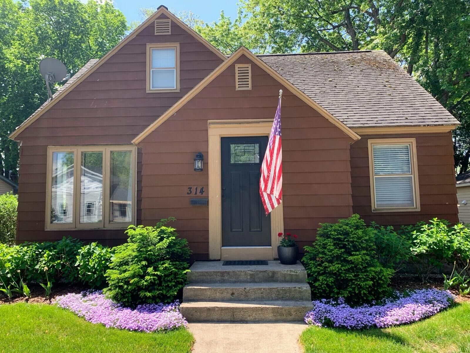 Property Photo:  314 W 14th Street  MI 49423 