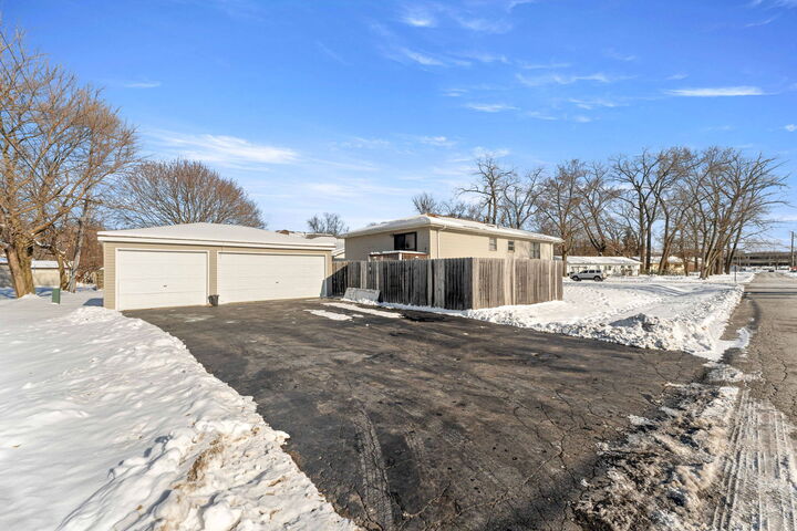 Property Photo: 16446 Spaulding Avenue IL 60428
