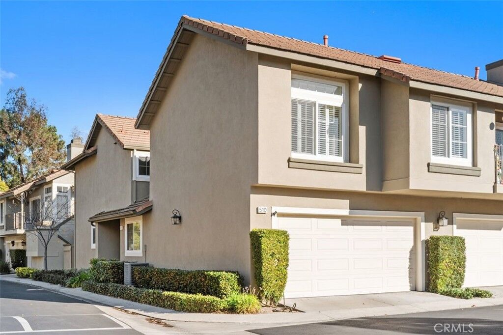 Property Photo:  510 S Hollydale  CA 92808 