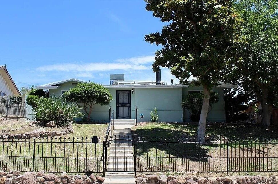 Property Photo:  3213 Bucknell  CA 93305 