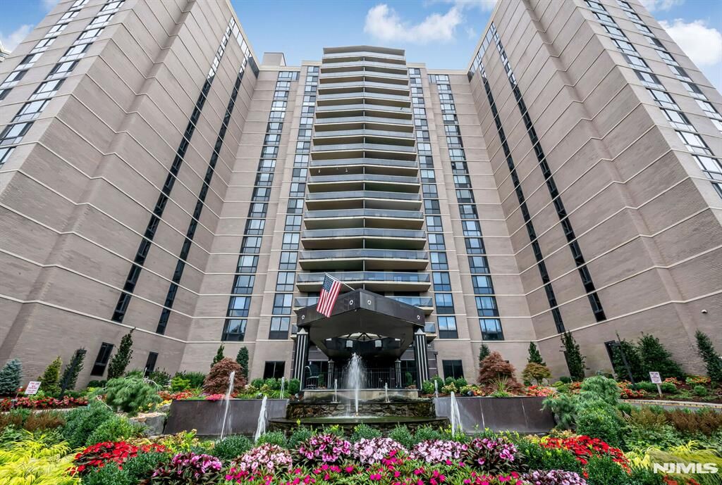 Property Photo: 1512 Palisade Avenue 20ar-Ph NJ 07024