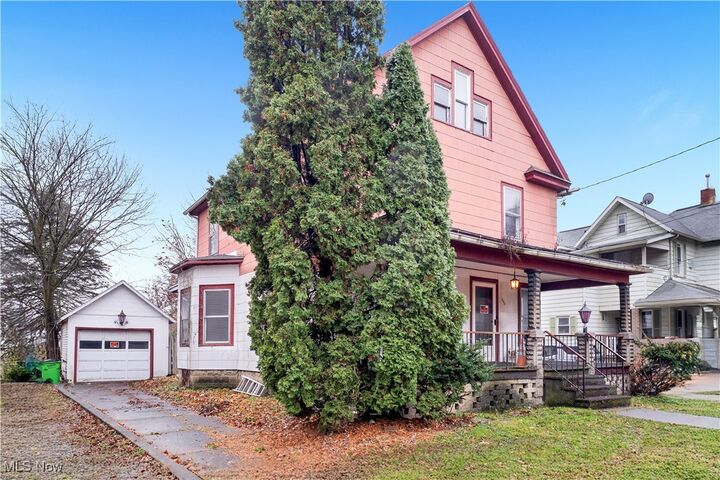 Property Photo: 600 W Market Street W OH 44667