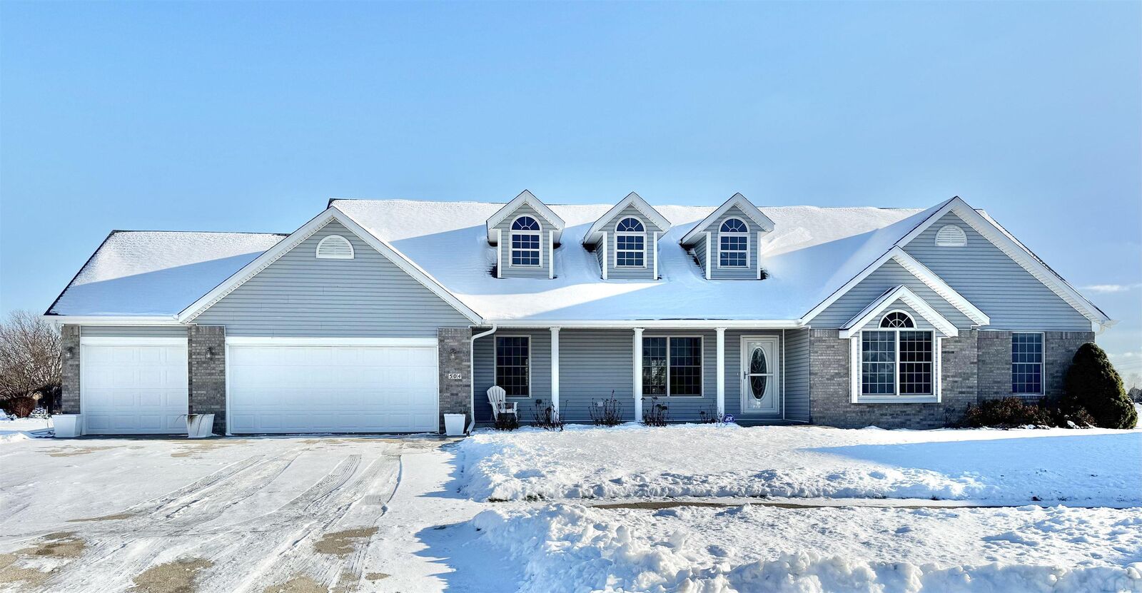 Property Photo:  504 Colfax Court  IA 51054 