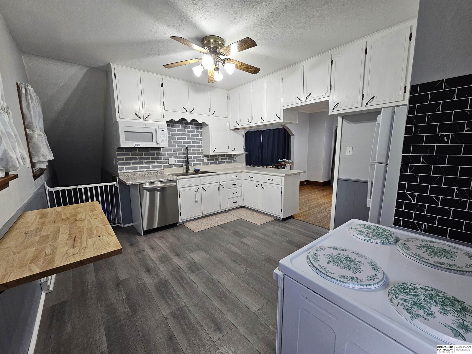 Property Photo:  1029 E Military Avenue  NE 68025-5263 