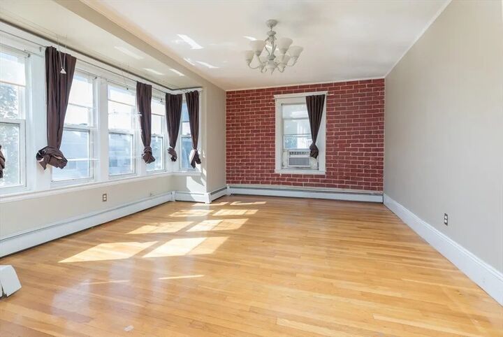Property Photo:  121 Johnson St 3L  MA 01902 