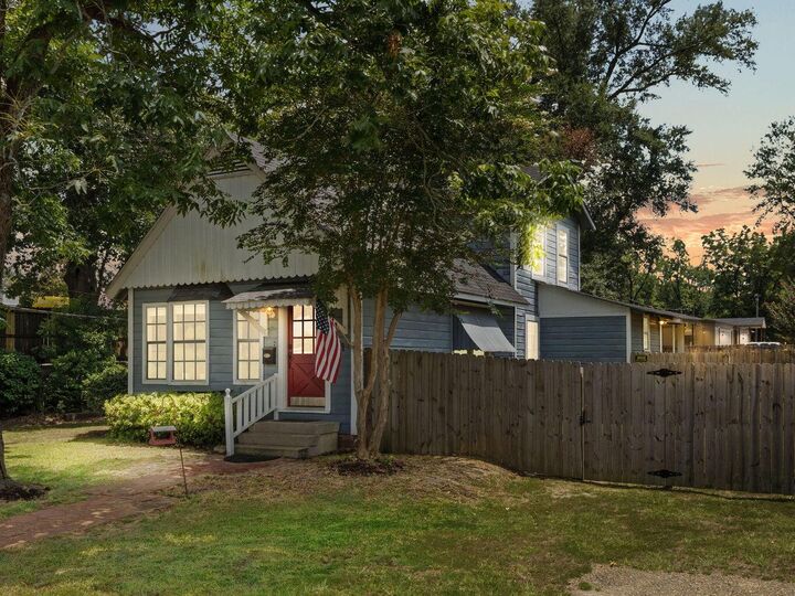 501 Magnolia St.  Deridder LA 70634 photo