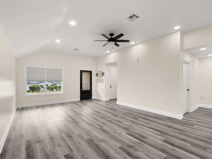 Property Photo: 1004 S 9th. St. LA 71446