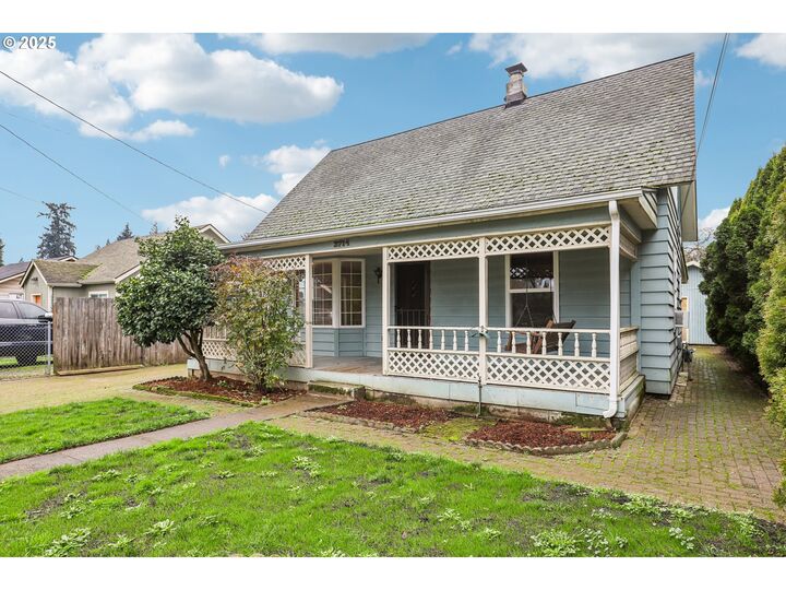 Property Photo: 3714 Q St WA 98663