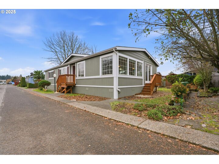 Property Photo: 13217 NE 59th St 126 WA 98682