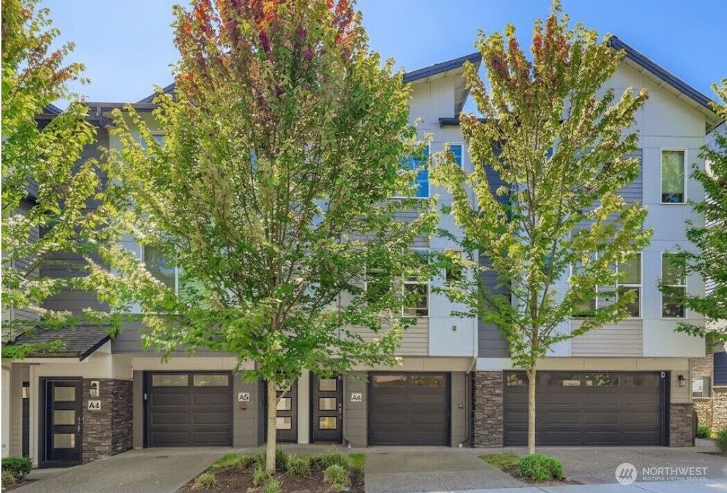 Property Photo:  15720  Meadow Road A6  WA 98087 