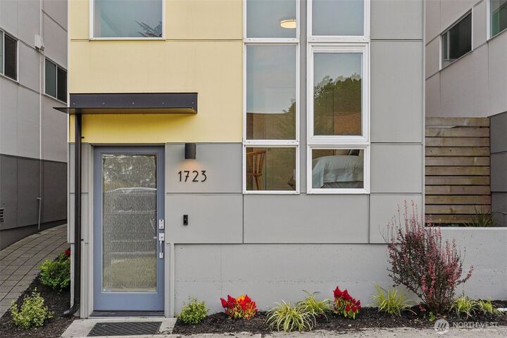 Property Photo:  1723 S Forest Street  WA 98144 