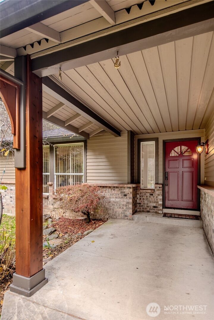 Property Photo: 19516 SE 324th Street WA 98042