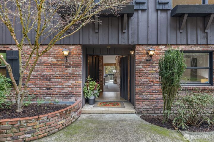 Property Photo:  16521 NE 1st Place  WA 98008 