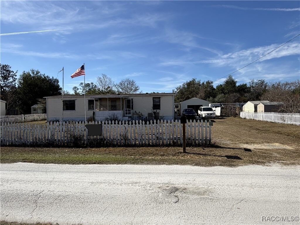 Property Photo: 8156 N Princess Avenue FL 34433