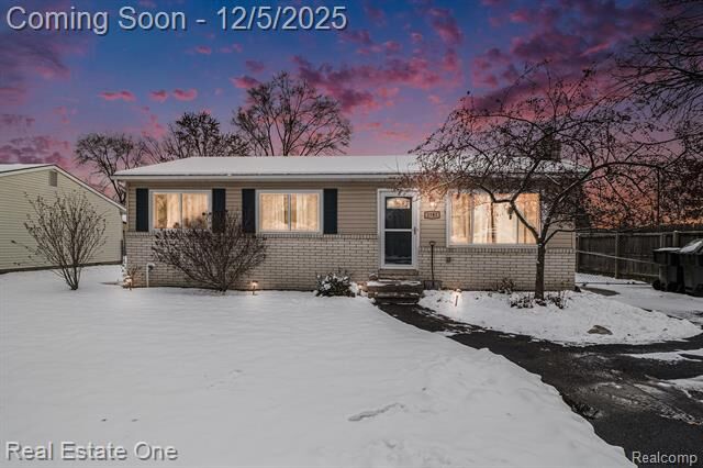 Property Photo:  2787 Emmons Avenue  MI 48307 