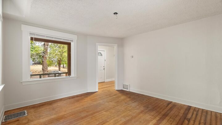 Property Photo:  1130 W 11th Ave  WA 99204 