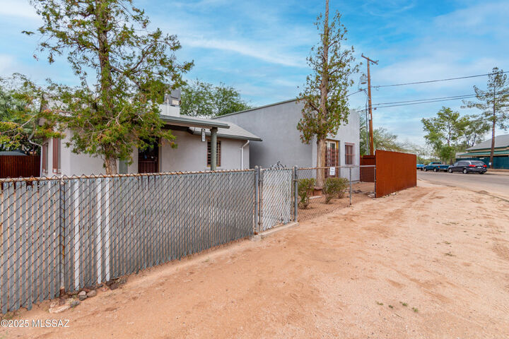 Property Photo: 549 S Santa Rita Avenue AZ 85719