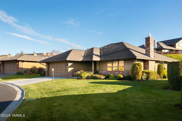 Property Photo: 101 N 48th Ave 38 WA 98908