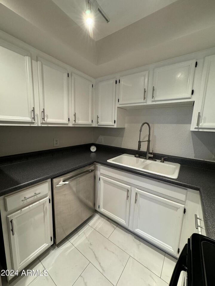 Property Photo:  3002 N 70th Street 222  AZ 85251 