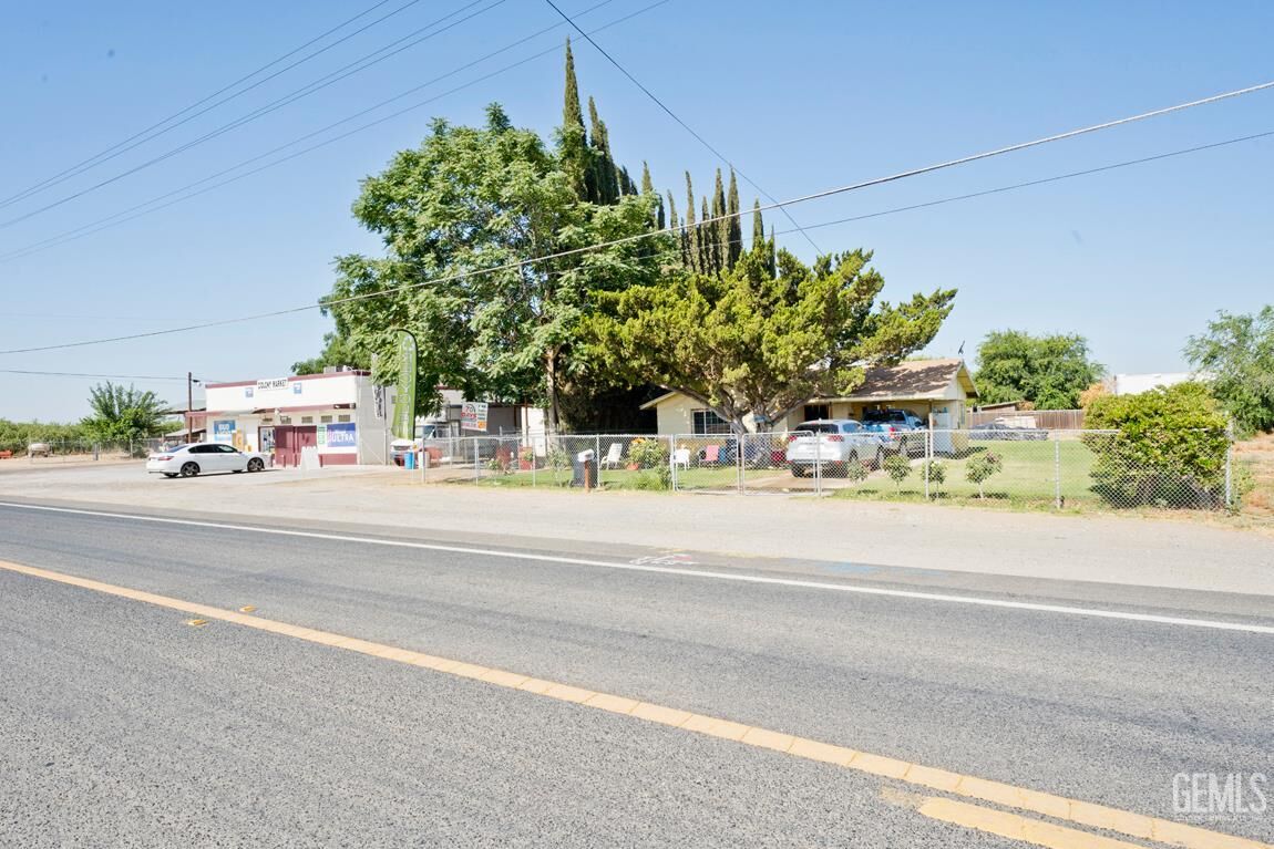 Property Photo: 18695 Beech Avenue CA 93263