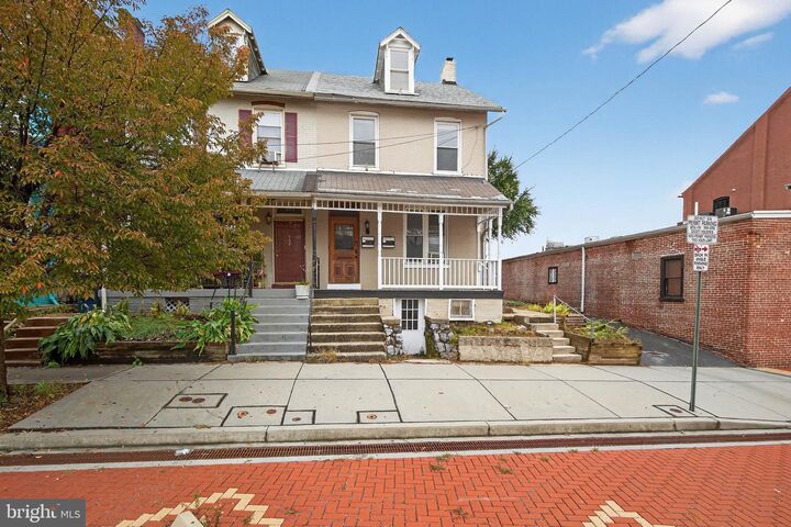 341 E Walnut Street  Lancaster PA 17602 photo
