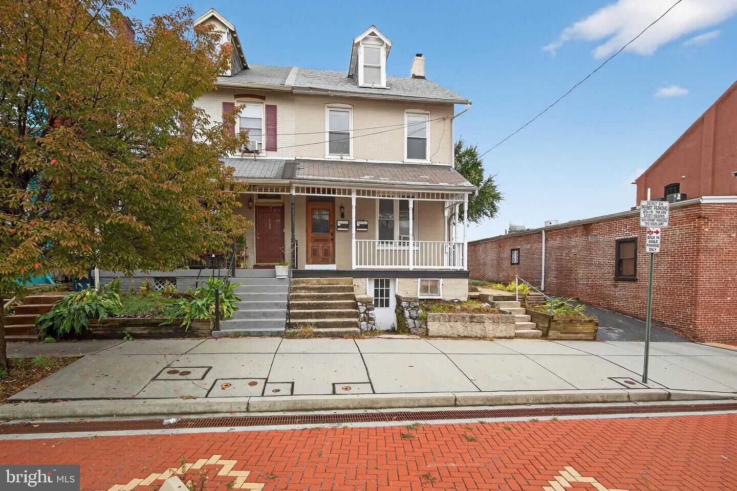 Property Photo:  341 E Walnut Street  PA 17602 