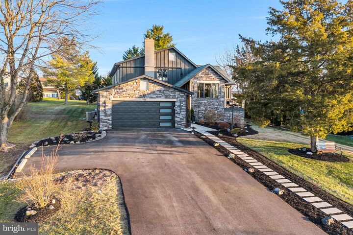 Property Photo: 948 Heritage Drive PA 17325
