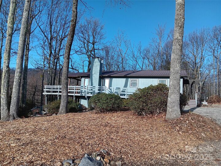 Property Photo: 3107 McKenzie Way N NC 28762