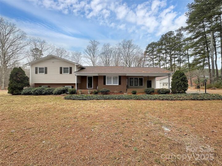 Property Photo:  725 Willis Road  NC 28034 