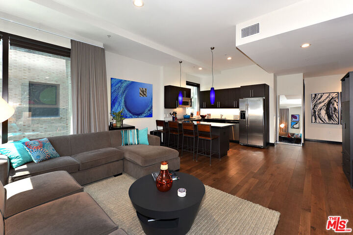 Property Photo: 655 S Hope St CA 90017