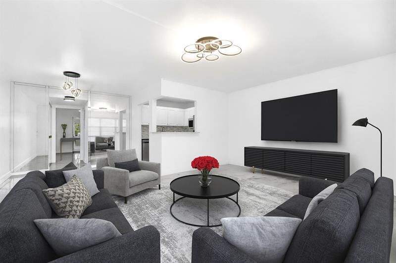 Property Photo: 242 Tilford L FL 33442