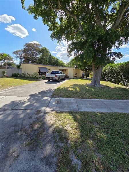Property Photo: 3312 SW 15th St FL 33312