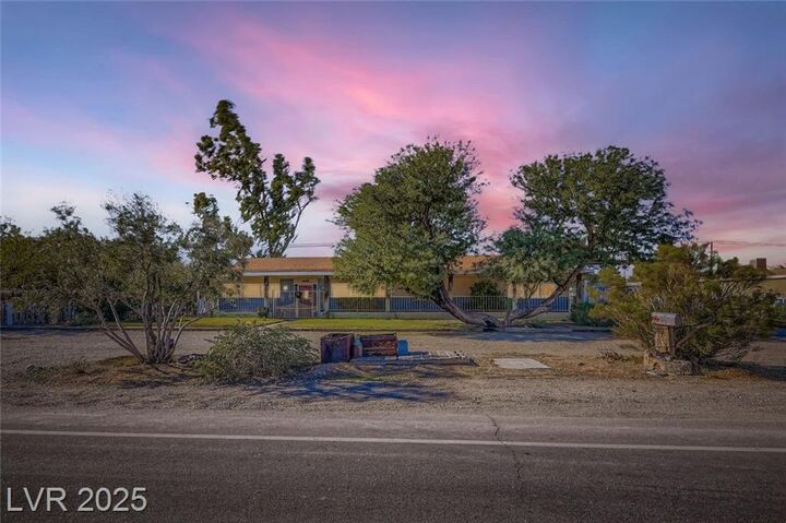 Property Photo: 1233 Comstock Drive NV 89106