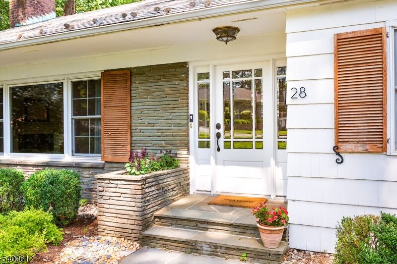 Property Photo:  28 Londonderry Way  NJ 07901 