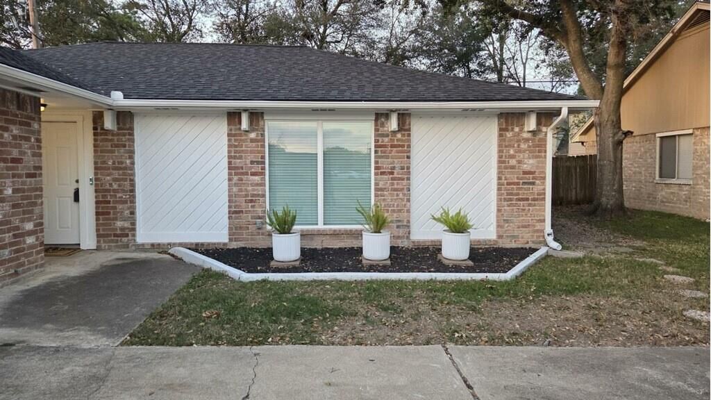 Property Photo: 16406 Maplemont Drive TX 77095