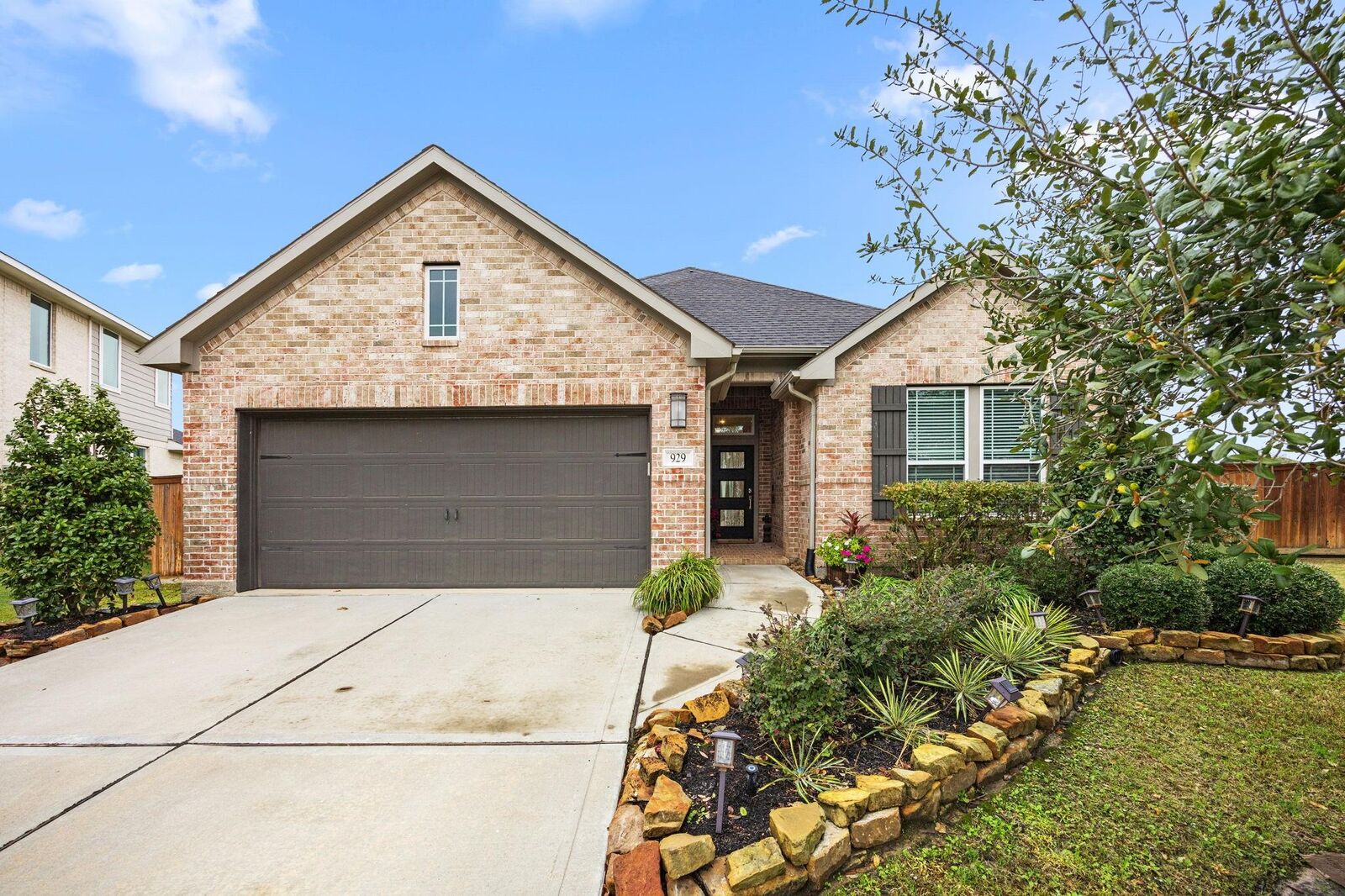 Property Photo: 929 Lunar View Court TX 77493