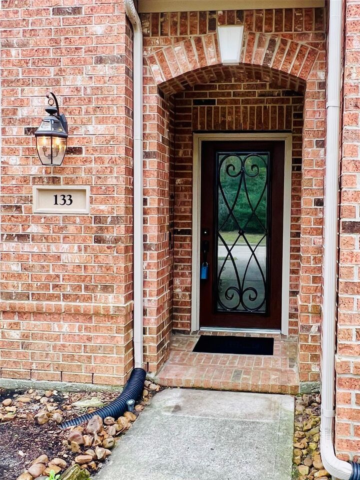 Property Photo:  133 E Montfair Boulevard  TX 77382 