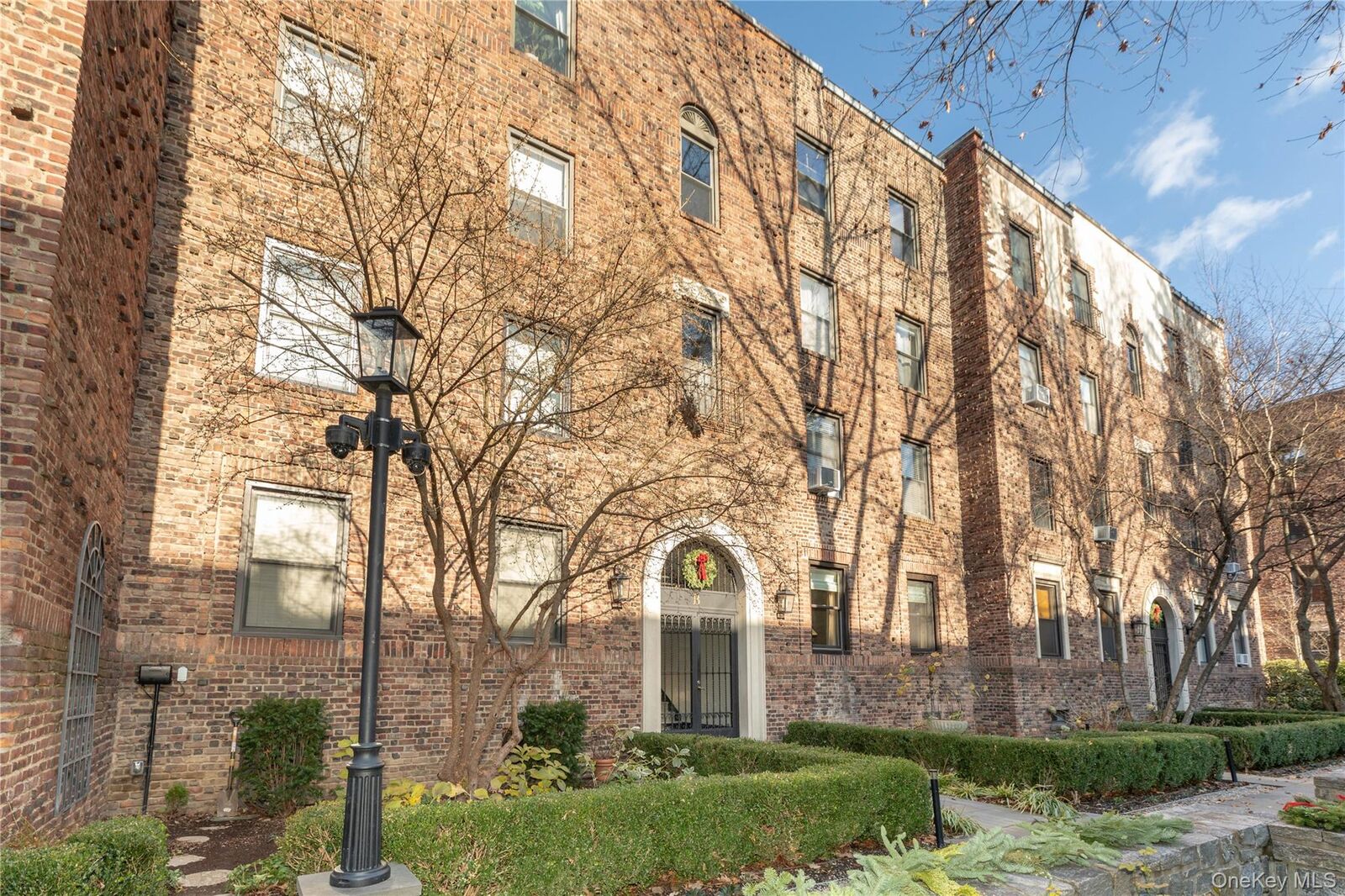 Property Photo:  64 Sagamore Road B8  NY 10708 