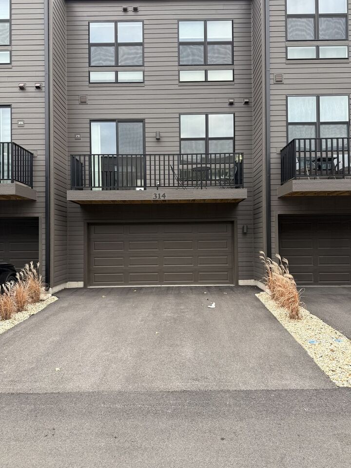 Property Photo:  314 Summit Circle  IL 60148 