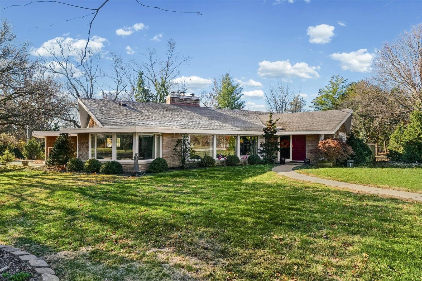 Property Photo: 22 Greencroft Drive IL 61821