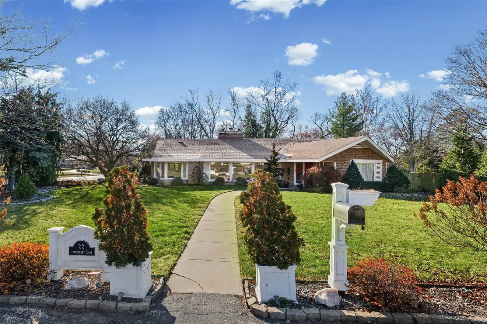 Property Photo: 22 Greencroft Drive IL 61821