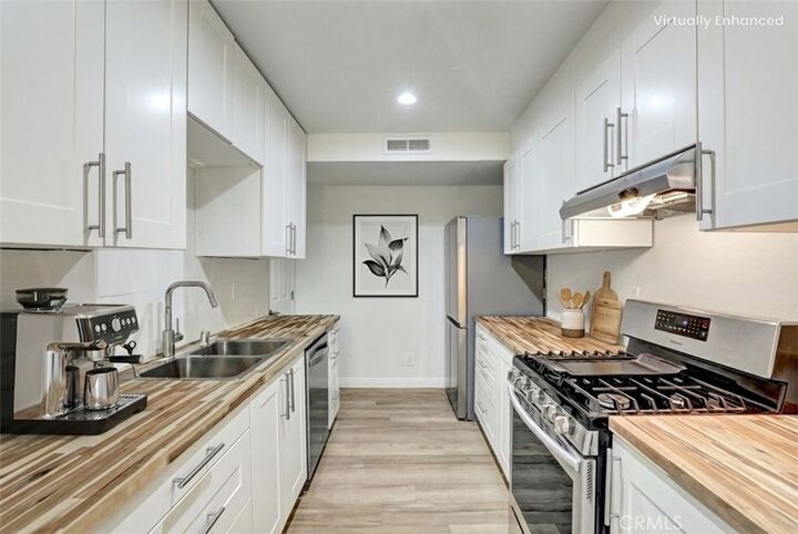 Property Photo:  26284 Via Roble  CA 92691 